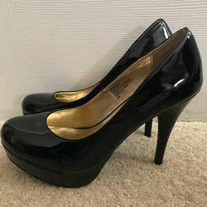 Nine West patent leather pumps